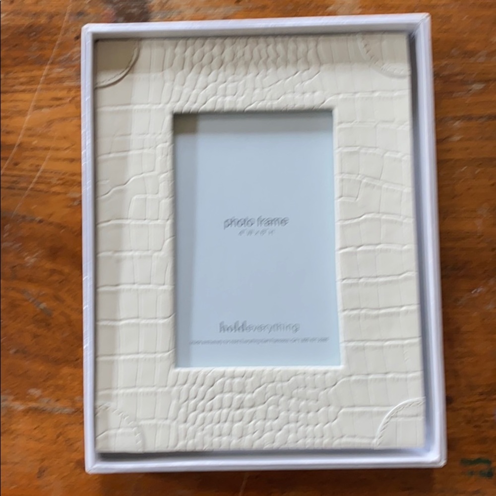Hold Everything frame